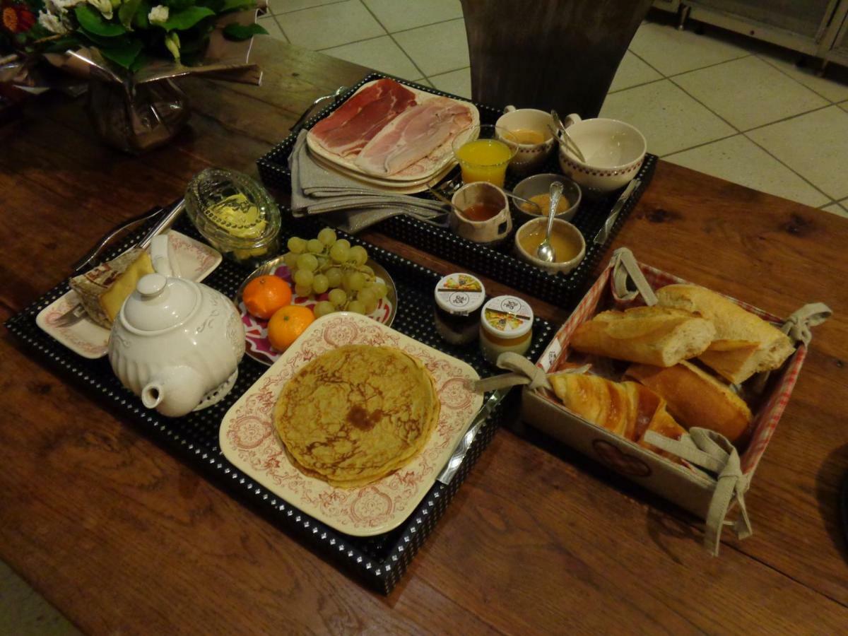 La Tour De Quinsonnas Bed & Breakfast Serezin-de-la-Tour Bagian luar foto
